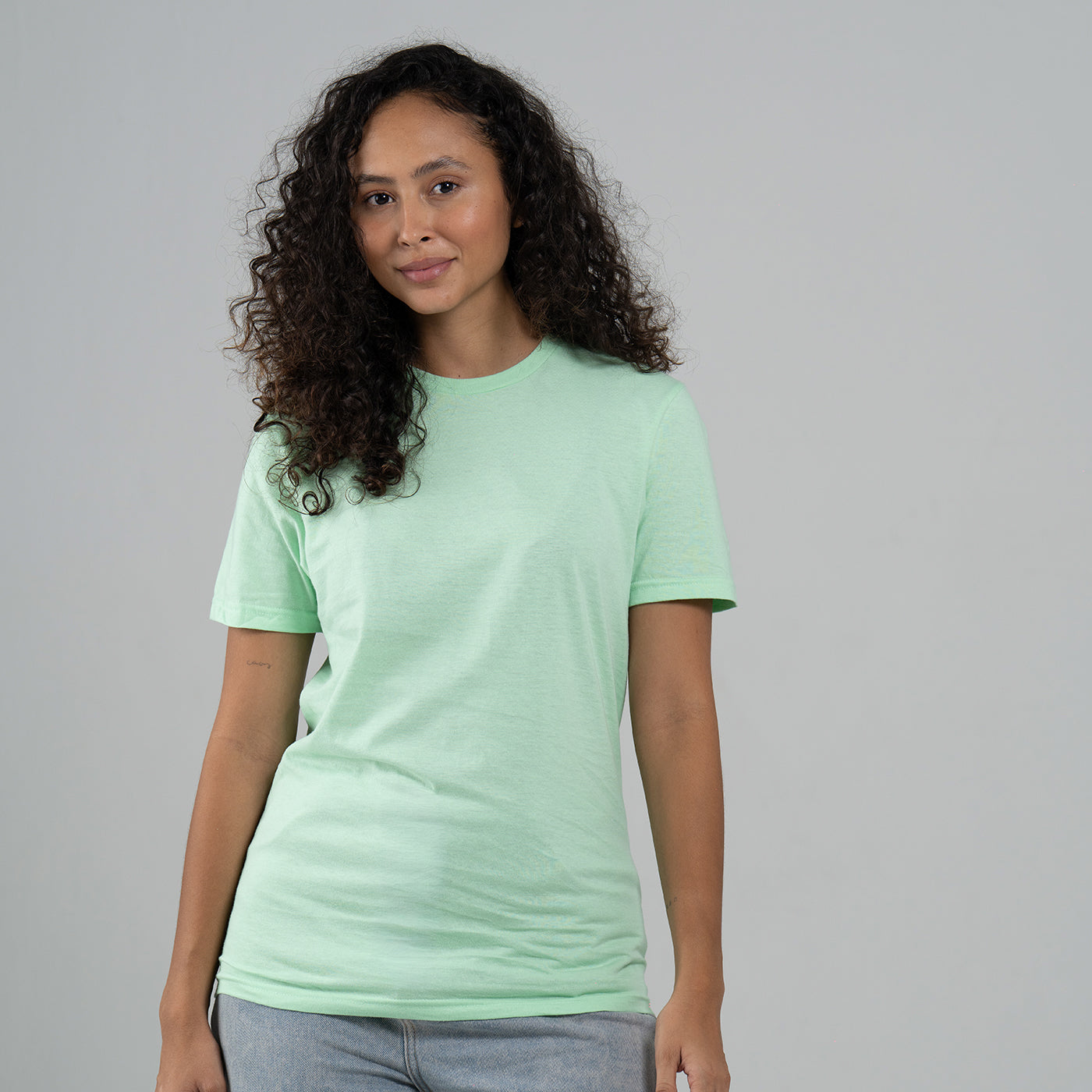Camiseta Básica Adulto Unisex Ring Spun Verde Menta Gildan Ref. 64000