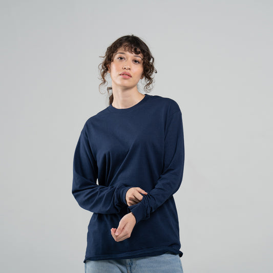 Camiseta Básica Manga Larga Unisex Cuello Redondo Azul Marino Gildan Ref. 5400