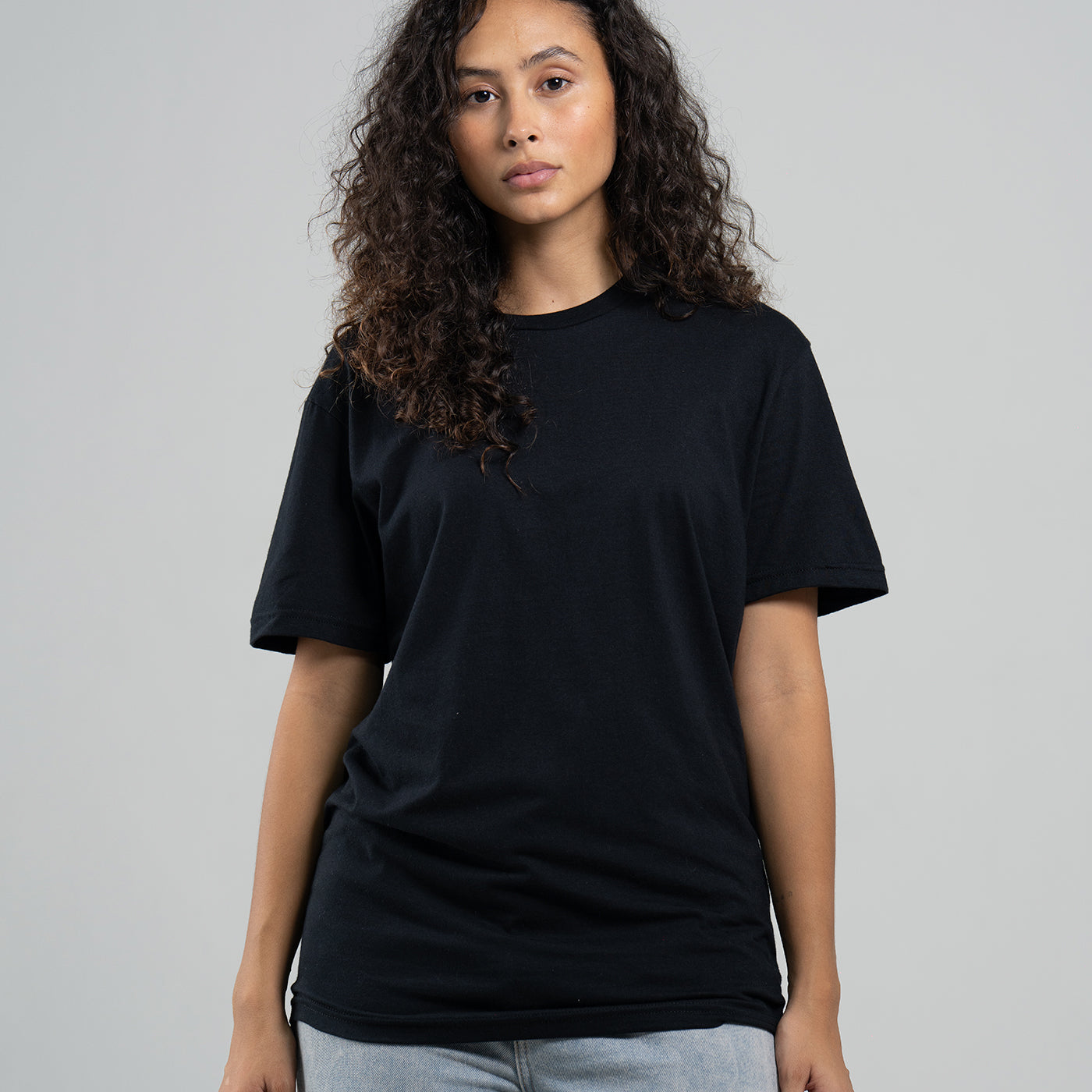 Camiseta Básica Adulto Unisex Ring Spun Negro Gildan Ref. 64000
