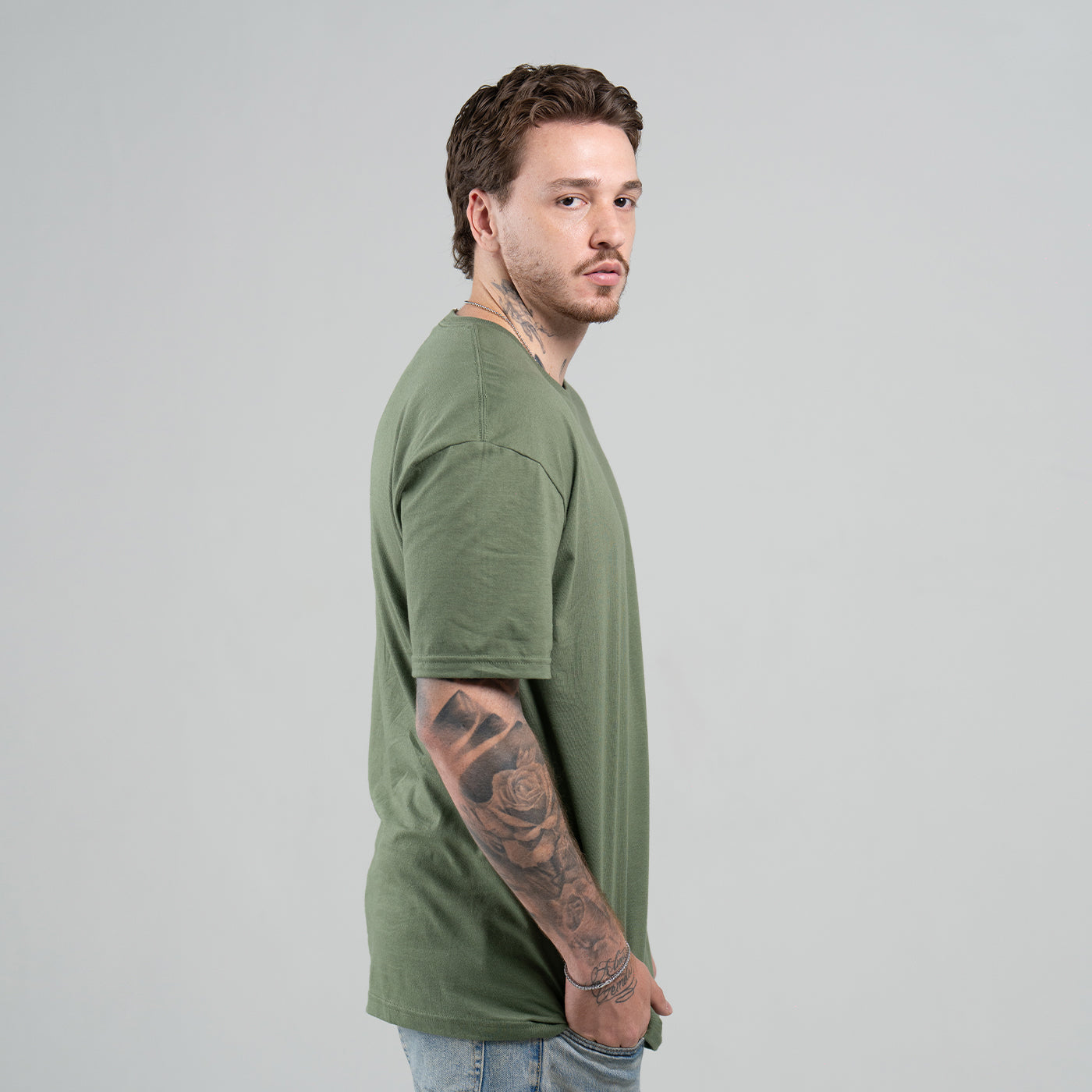 Camiseta Básica Adulto Unisex Ring Spun Su Verde Militar Gildan Ref. 64000