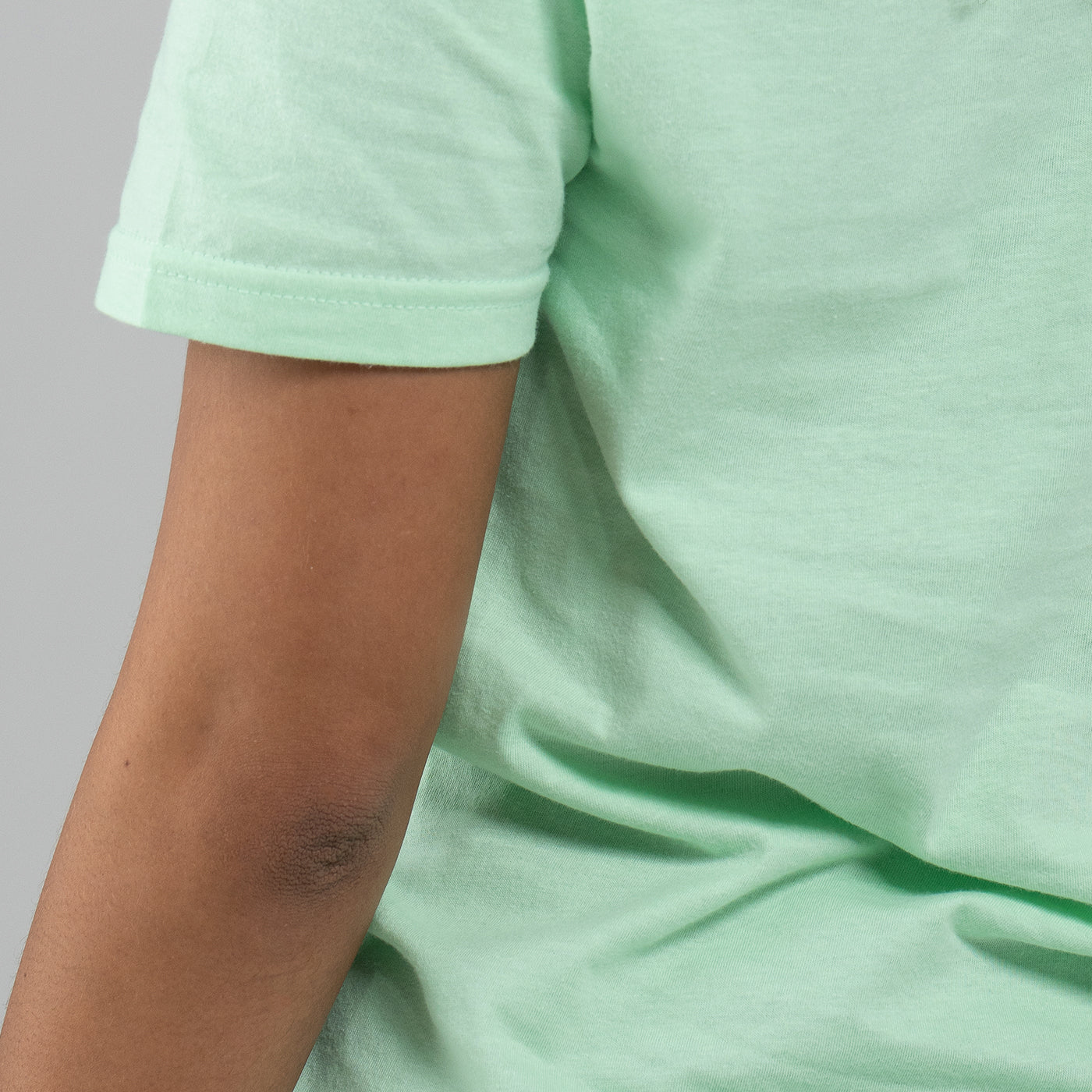 Camiseta Básica Adulto Unisex Ring Spun Verde Menta Gildan Ref. 64000