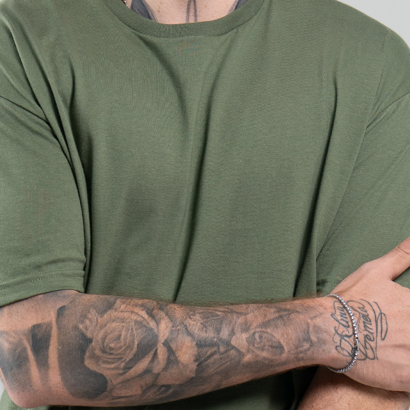 Camiseta Básica Adulto Unisex Ring Spun Su Verde Militar Gildan Ref. 64000
