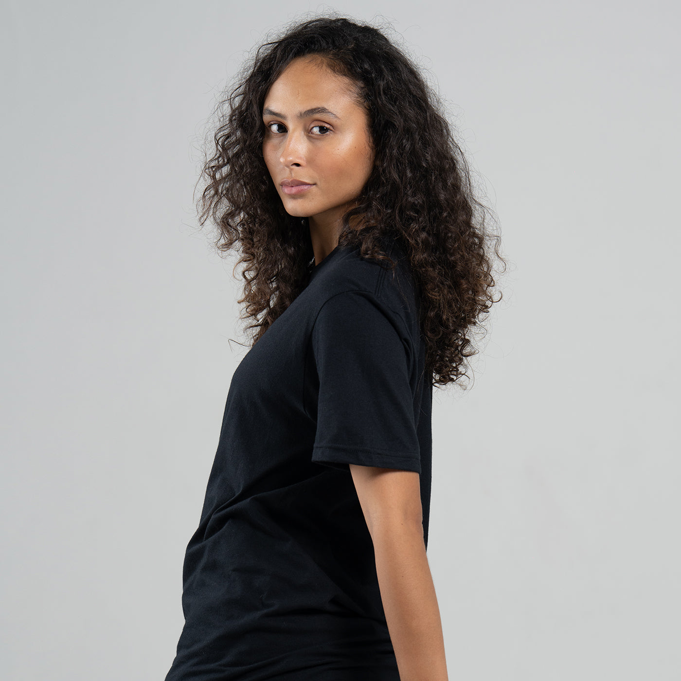 Camiseta Básica Adulto Unisex Ring Spun Negro Gildan Ref. 64000