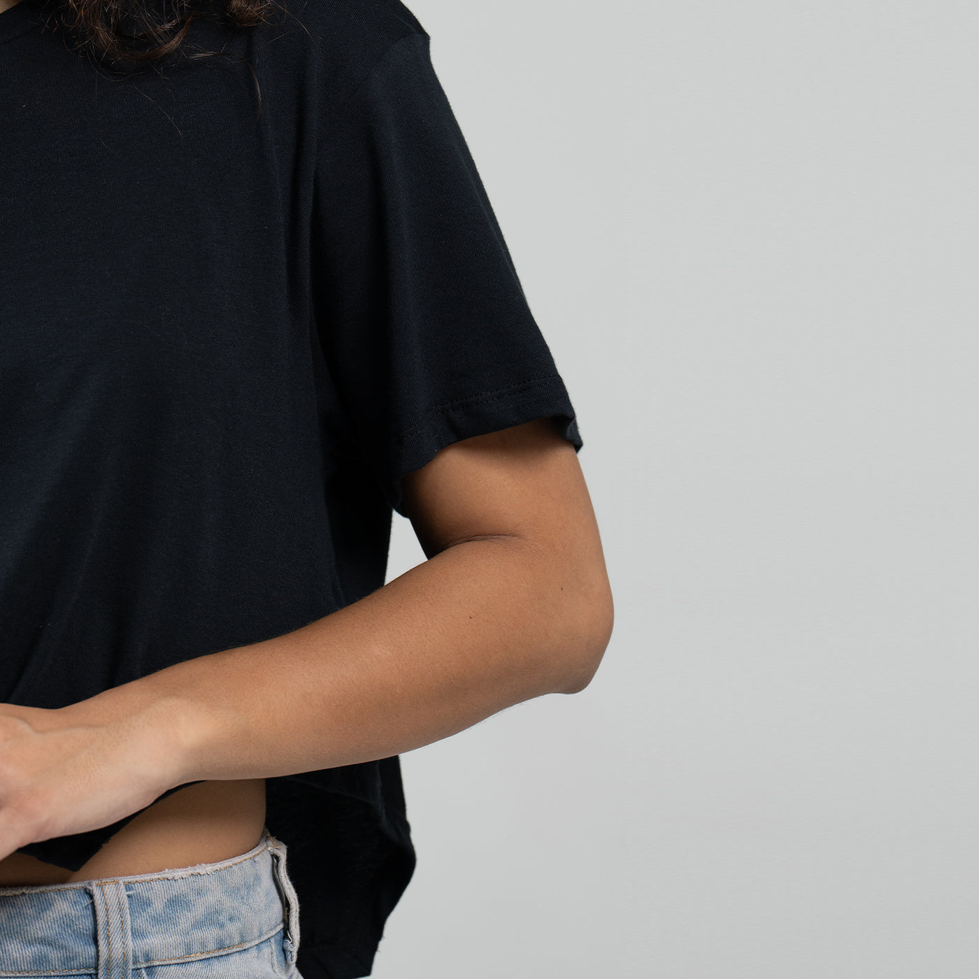 Camiseta de Mujer Corte Irregular Negra